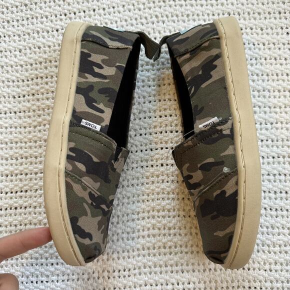 Toms Camo Flats - Picture 3 of 6
